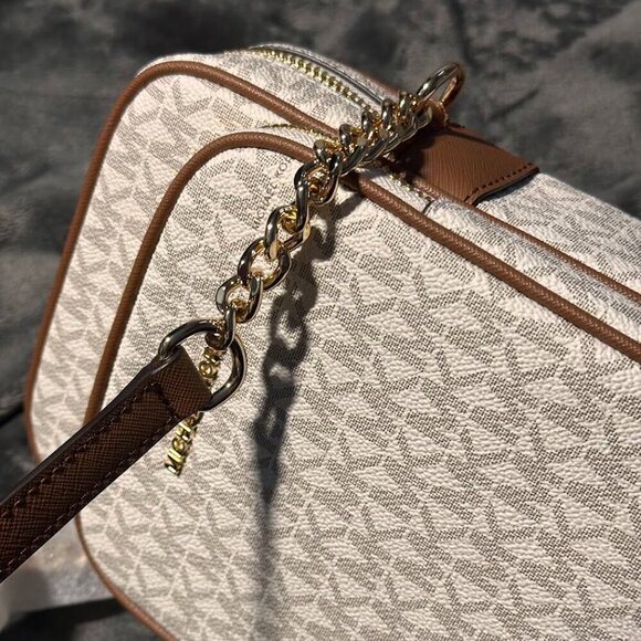 Michael Kors $398 Jet Set Travel Medium Signature Logo Crossbody Vanilla NWT - Picture 14 of 15